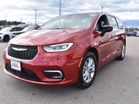 New 2026 Chrysler Pacifica Select FWD image 5