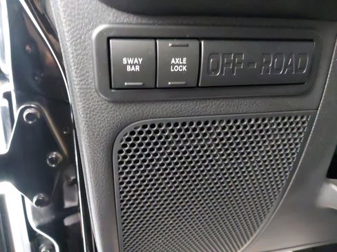 Used 2017 Jeep Wrangler Rubicon w/ Power Convenience Group AWD/4WD image 24