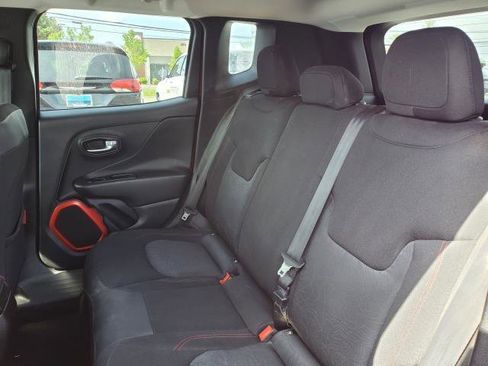 Used 2015 Jeep Renegade Trailhawk AWD/4WD image 22