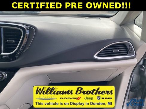 Certified 2024 Chrysler Pacifica Touring-L image 33