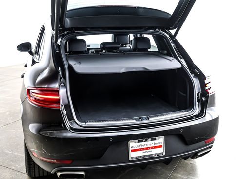 Used 2017 Porsche Macan AWD image 22