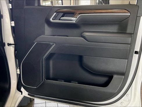 Used 2025 Chevrolet Silverado 1500 LT RWD image 21