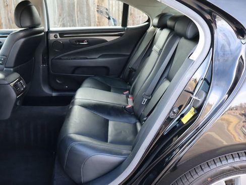 Used 2013 Lexus LS 460 L w/ Preferred Accessory Package image 20