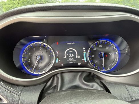 Used 2022 Chrysler Pacifica Touring-L FWD image 29