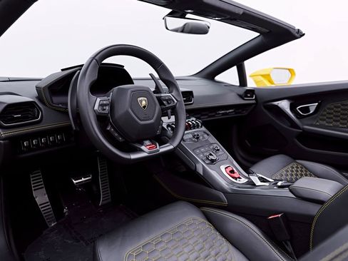 Used 2018 Lamborghini Huracan LP 580-2 RWD image 2