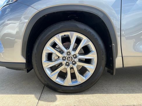 Used 2026 Toyota Highlander Limited image 23