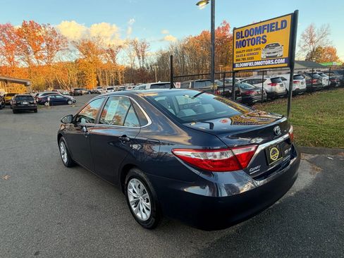 Used 2015 Toyota Camry LE image 7