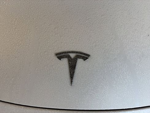 Used 2019 Tesla Model 3 Standard Range image 3
