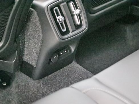 New 2025 Volvo XC40 B5 Plus w/ Climate Package image 16