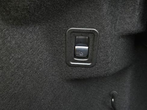 Used 2022 Mercedes-Benz E 450 4MATIC Cabriolet image 39