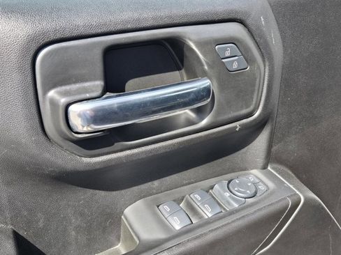 Used 2025 Chevrolet Silverado 1500 Custom image 14