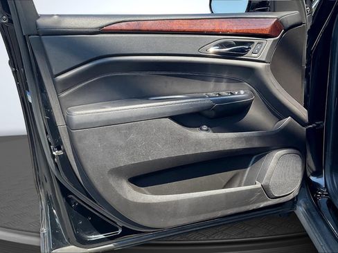 Used 2016 Cadillac SRX Luxury image 23