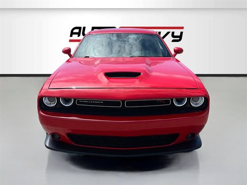 Used 2022 Dodge Challenger R/T image 2