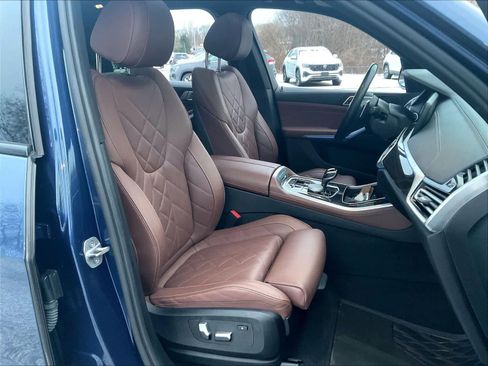 Used 2023 BMW X5 xDrive45e image 11