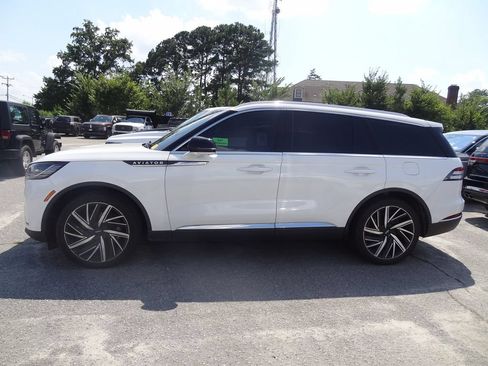Certified 2025 Lincoln Aviator Reserve w/ Equipment Group 201A AWD/4WD image 4
