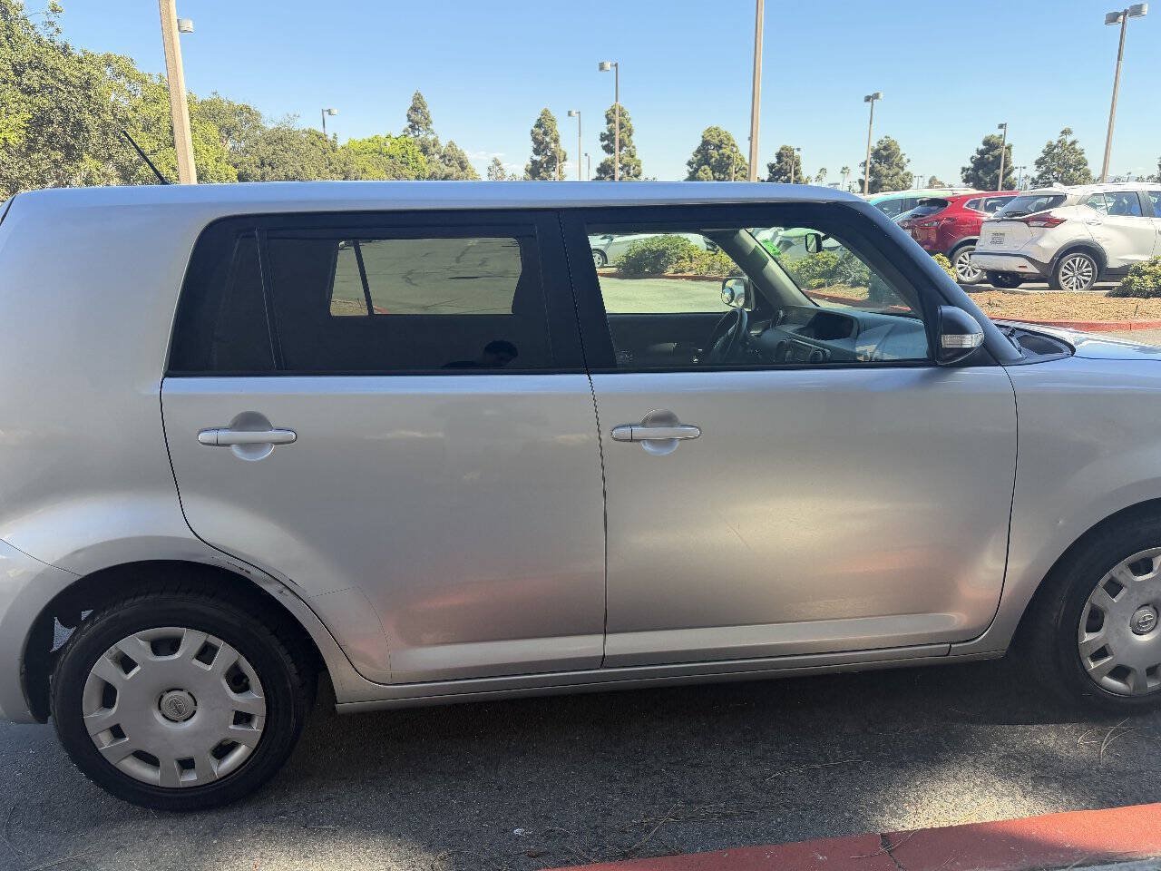 Used 2010 Scion xB FWD image 4