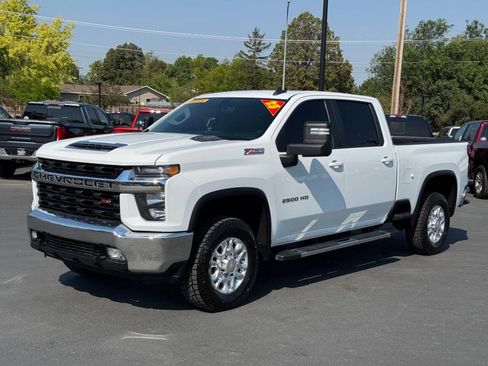 Used 2023 Chevrolet Silverado 2500 LT w/ Convenience Package AWD/4WD image 3