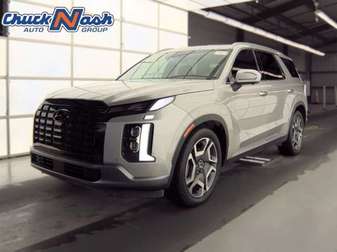Used 2024 Hyundai Palisade SEL w/ Premium Package FWD image 2