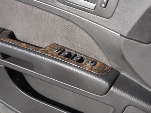 Used 2006 Cadillac STS V image 30