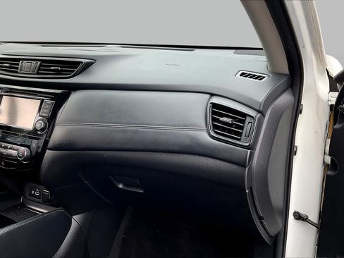Used 2018 Nissan Rogue SL w/ Premium Package AWD/4WD image 19