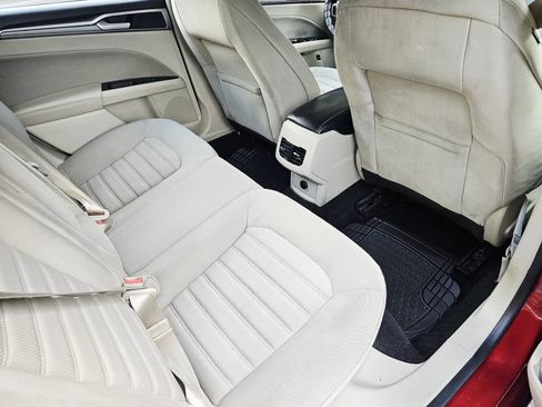 Used 2019 Ford Fusion SE image 12