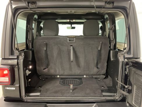 Used 2023 Jeep Wrangler Willys image 18