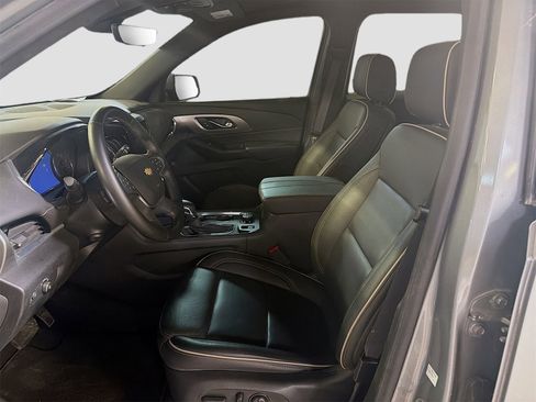 Used 2023 Chevrolet Traverse Premier image 22