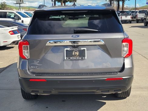 Used 2022 Ford Explorer XLT image 5