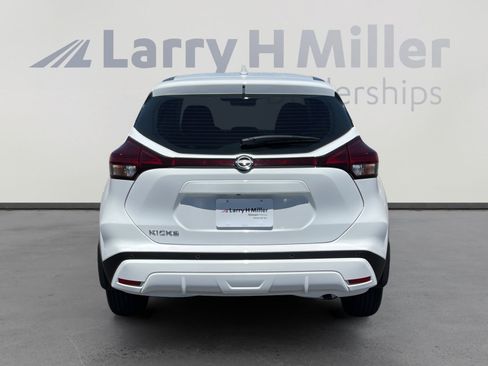 Used 2025 Nissan Kicks Play S FWD image 4