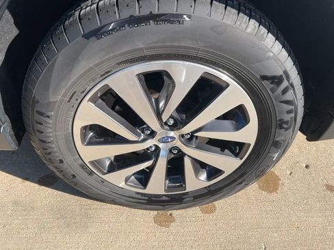 Used 2025 Subaru Outback Premium image 11