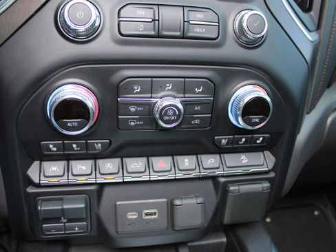 Used 2021 GMC Sierra 1500 AT4 w/ AT4 Premium Package AWD/4WD image 20