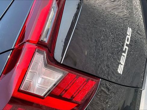 Used 2024 Kia Seltos EX FWD image 31