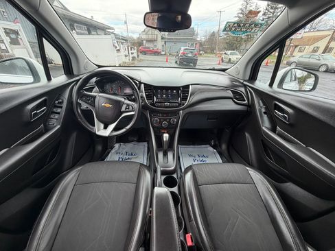 Used 2018 Chevrolet Trax LT w/ LT Convenience Package AWD/4WD image 15