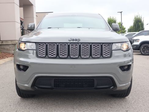 Used 2020 Jeep Grand Cherokee Altitude AWD/4WD image 4