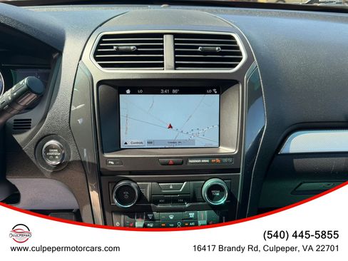 Used 2017 Ford Explorer XLT w/ Equipment Group 202A AWD/4WD image 24
