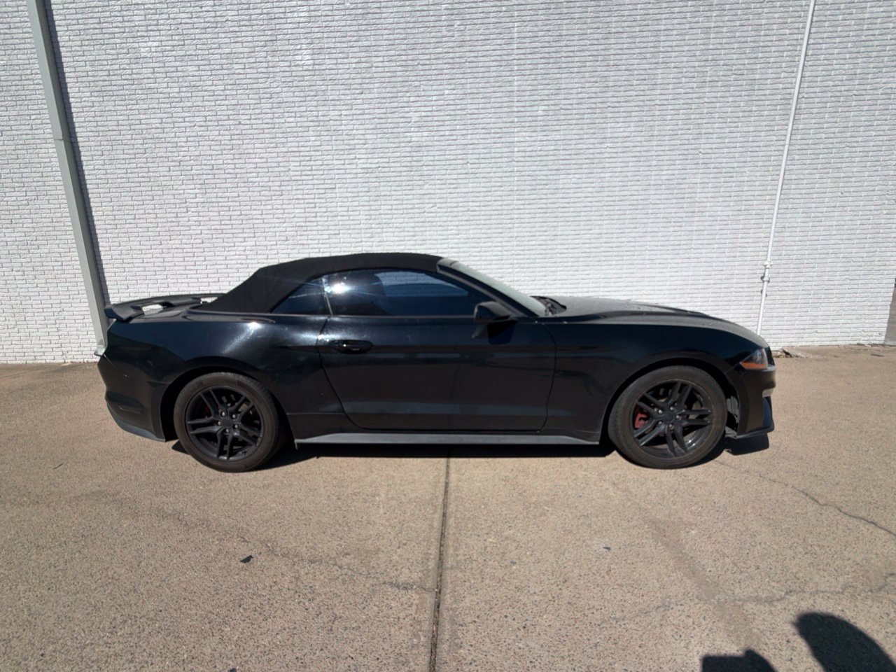Used 2022 Ford Mustang Premium RWD image 2