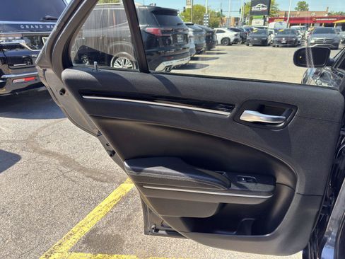 Used 2018 Chrysler 300 S w/ 300S Premium Group RWD image 27