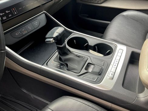 Used 2025 Kia Carnival LXS image 19