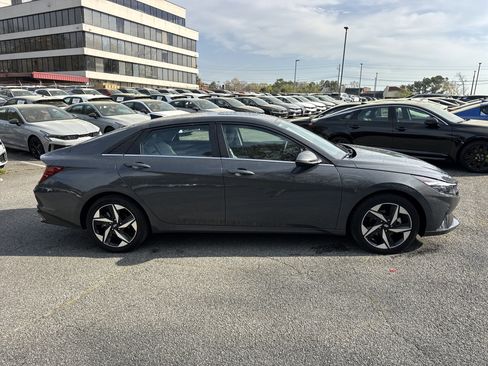 Used 2023 Hyundai Elantra Limited image 8