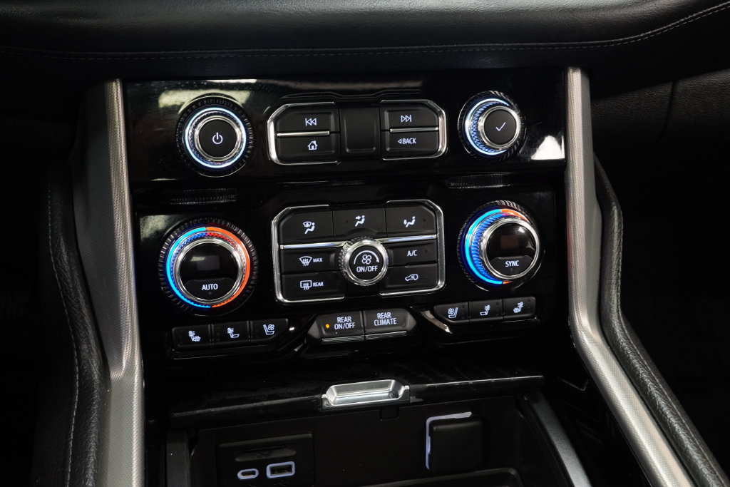 Used 2021 GMC Yukon XL Denali w/ Denali Premium Package AWD/4WD image 22
