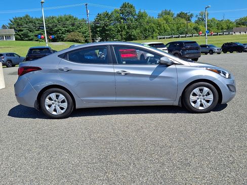 Used 2016 Hyundai Elantra SE FWD image 8