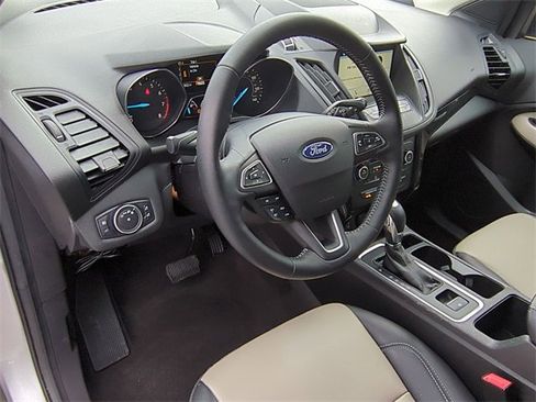 Used 2019 Ford Escape SEL image 9