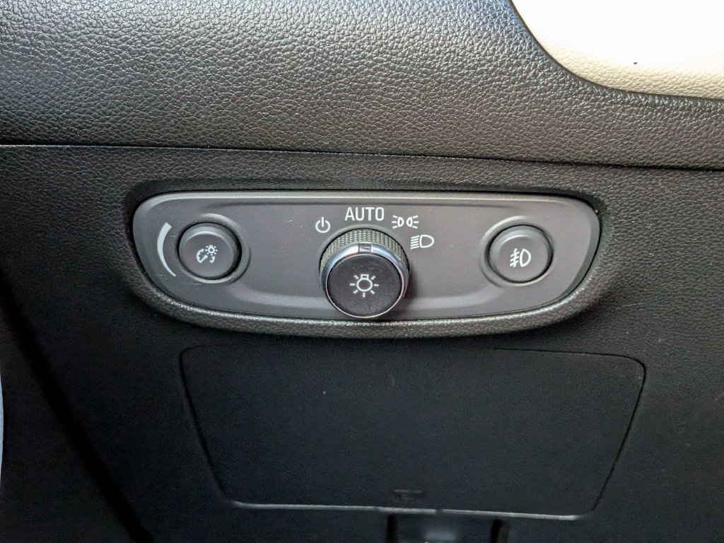 Used 2020 Buick Encore GX Preferred w/ Cold Weather Comfort Package FWD image 22