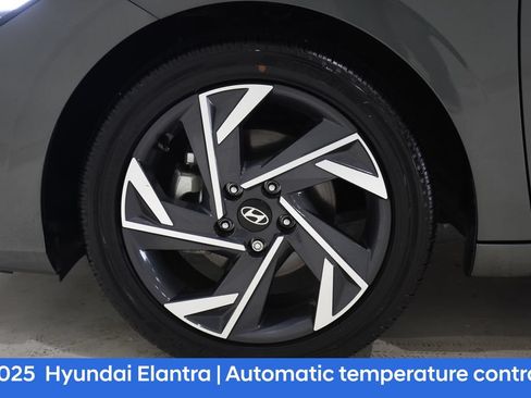 Certified 2025 Hyundai Elantra SEL FWD image 7