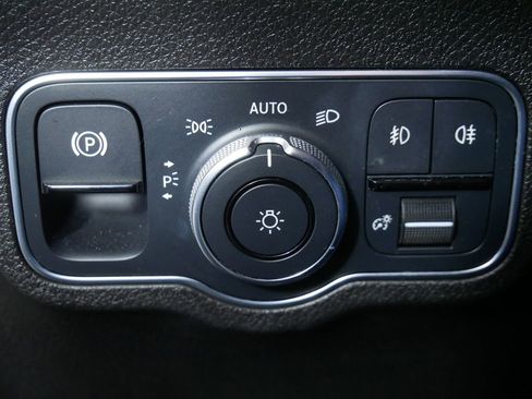 Used 2021 Mercedes-Benz GLB 250 GLB 250 image 25