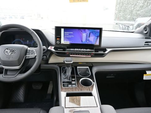 New 2026 Toyota Sienna Platinum image 23