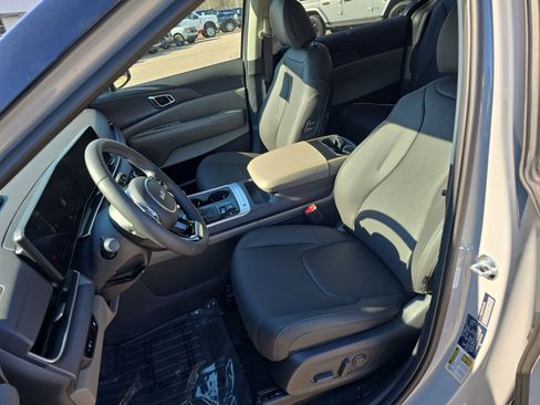 New 2026 Kia Carnival EX image 17