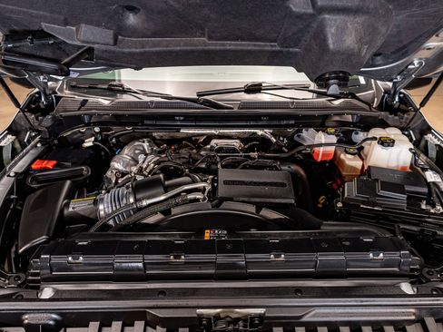 Used 2024 GMC Sierra 2500 AT4X image 33