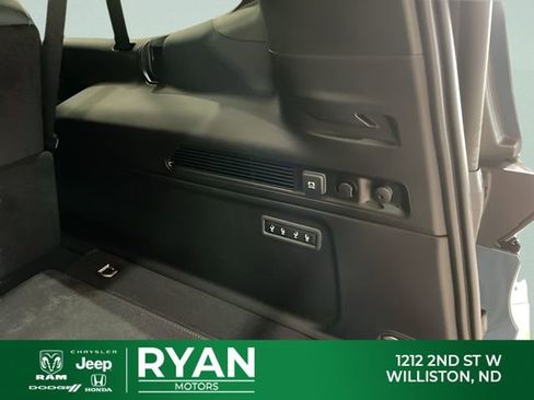 New 2026 Jeep Grand Wagoneer L Limited AWD/4WD image 19