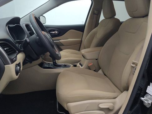Used 2020 Jeep Cherokee Latitude FWD image 17